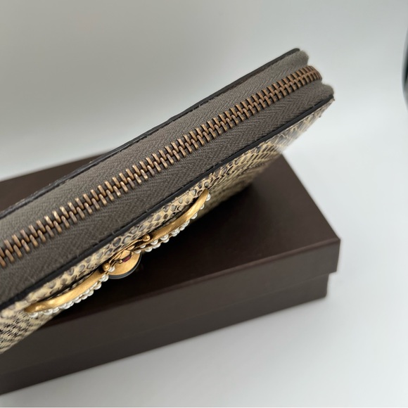 Gucci Beige Snake Print Wallet with Gold Embelished Bee Accent EUC - Picture 4 of 12